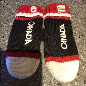 Team Canada Olympic mittens size small/medium